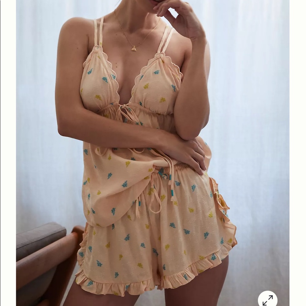 ✨🆕 Anthropologie Scallop Sleep Set